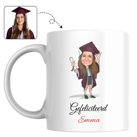 Feestelijke mok om het afstuderen te vieren, bedrukt met een karikatuur van de trotse afgestudeerde.