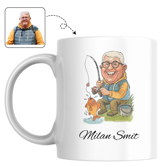 Koffiemok met een grappige karikatuur van een vissende opa, een perfect pensioencadeau van de familie.