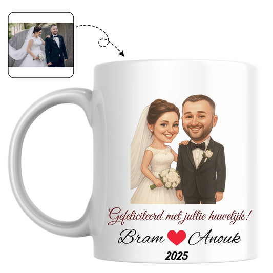 Set van twee mokken voor het bruidspaar, bedrukt met een vrolijke karikatuur van hun trouwdag.